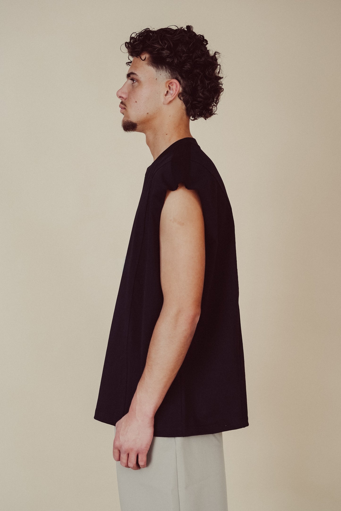 Sleeveless Tee Black - Okayama